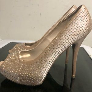 Jennifer Lopez Gold Rhinestone Pumps